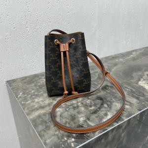 셀린느 마이크로 세일러 버킷백 크로스백 트리오페 캔버스