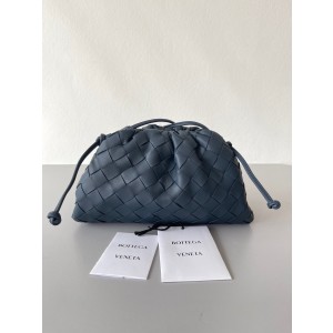 보테가베네타 만두 파우치 크로스백 585852