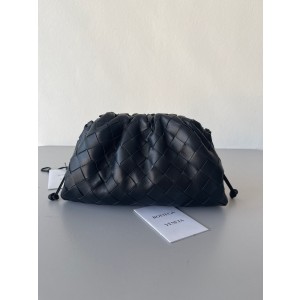 보테가베네타 만두 파우치 크로스백 585852