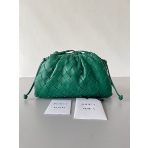 보테가베네타 만두 파우치 크로스백 585852