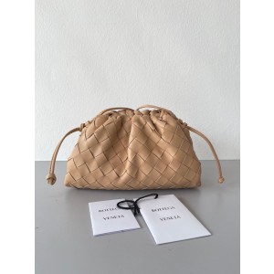 보테가베네타 만두 파우치 크로스백 585852