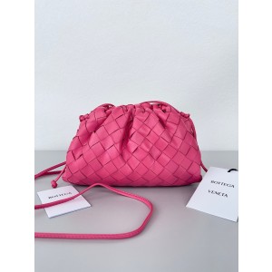 보테가베네타 만두 파우치 크로스백 585852