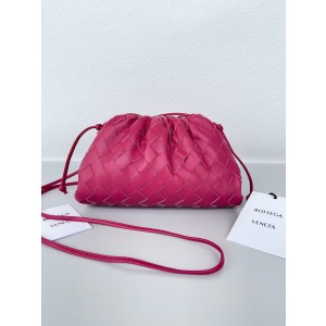 보테가베네타 만두 파우치 크로스백 585852
