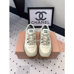 미우미우 운동화