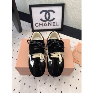 미우미우 운동화