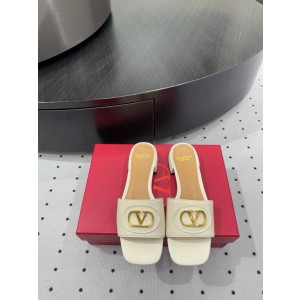 발렌티노 슬리퍼