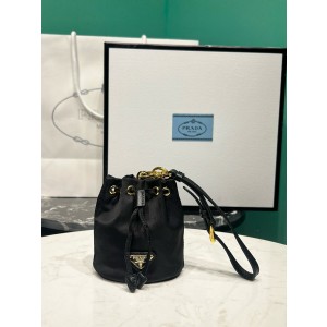 프라다 미니파우치