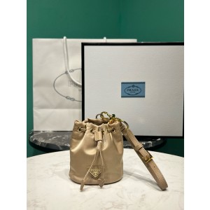 프라다 미니파우치